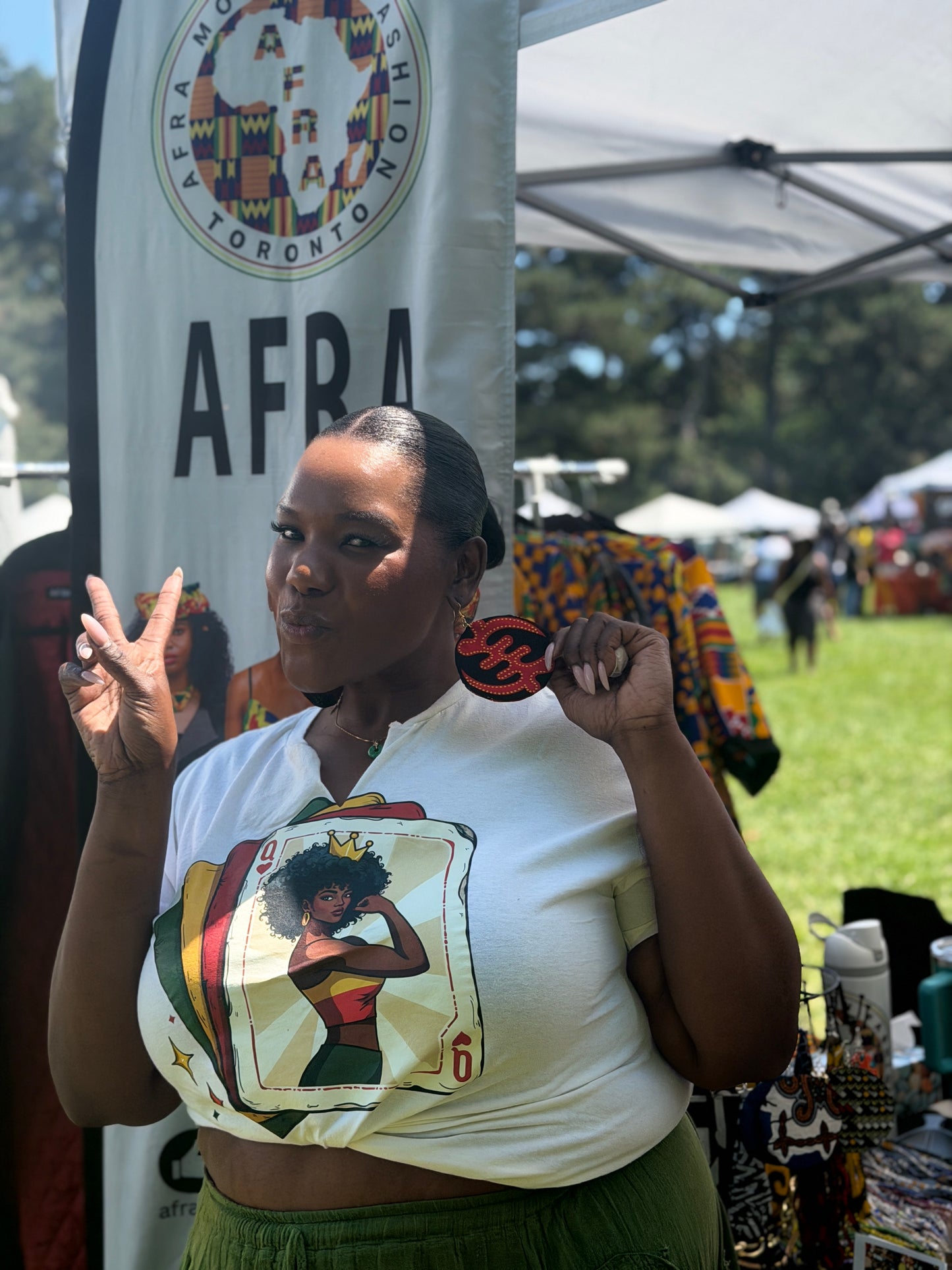 Queen of Hearts Tee